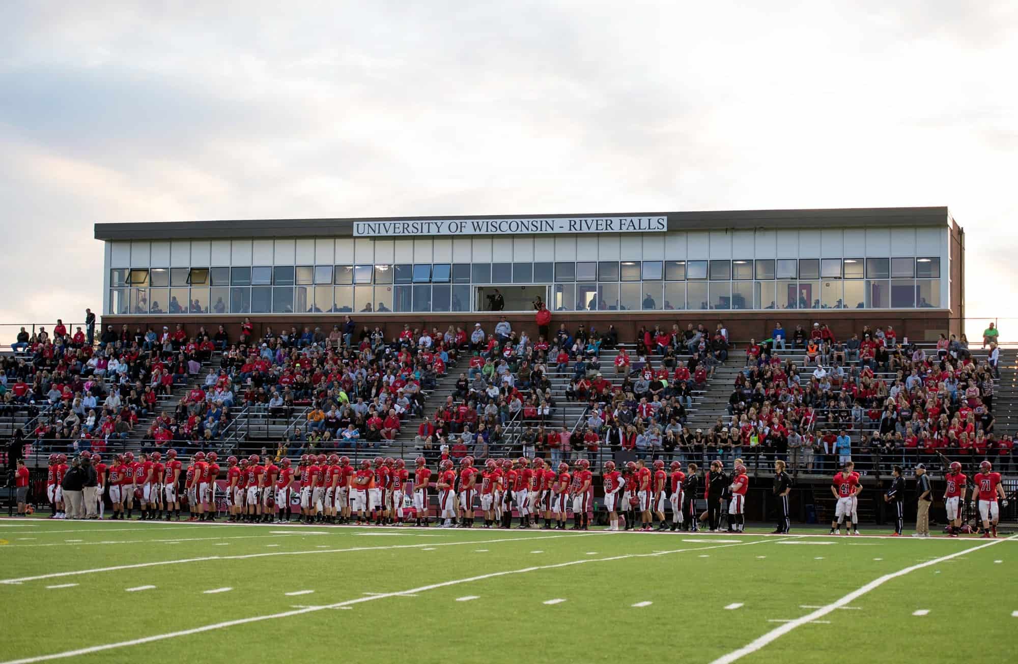 FBall_vs_South_Dakota_School_of_Mines_and_Tech_kmh_4